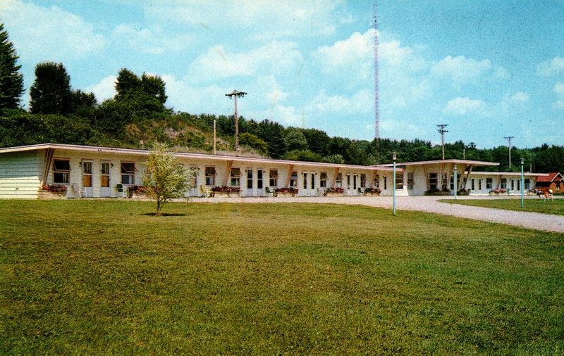 Hillcrest Motel - Vintage Postcard